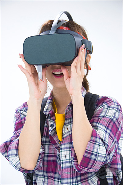 乳輪のクレーターまではっきり分かる! 小島みなみ、大興奮&大絶叫の最新「4K・HMD」体感実況の画像7