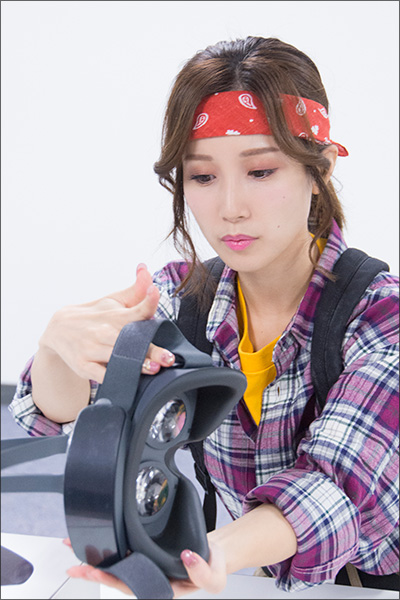 乳輪のクレーターまではっきり分かる! 小島みなみ、大興奮&大絶叫の最新「4K・HMD」体感実況の画像4