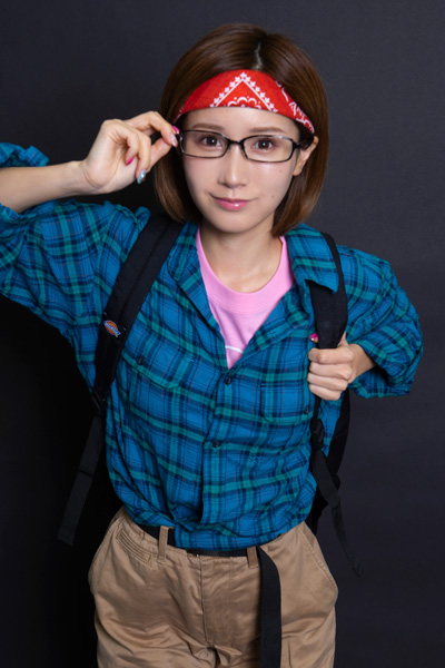 小島みなみ、お尻に種付け!? エロ漫画から生まれた足つき大型オナホに大興奮の画像7