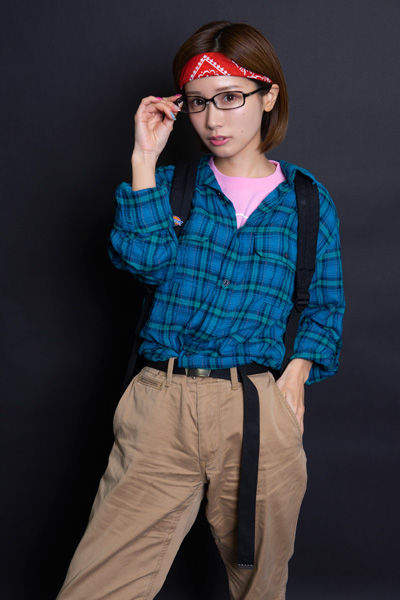 小島みなみ、お尻に種付け!? エロ漫画から生まれた足つき大型オナホに大興奮の画像8