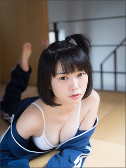 「めちゃくそエロ可愛い」滝口ひかり、生々しい色気あふれる同居生活グラビア! ホックを外す姿に思わずドキリの画像1