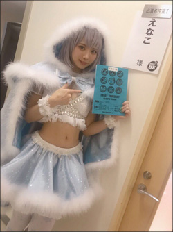 えなこ、胸の谷間と完璧な絶対領域で視聴者を刺激! 月収1000万円で生配信は時給20万円の驚きの収入でも話題の画像1