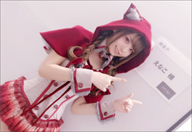 日本一のコスプレイヤー・えなこ、半ケツ露出の「エッチな赤ずきんちゃん」コスで芸人たちを悩殺の画像1