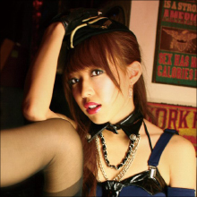 川崎希・アレク夫妻の横で孤独オーラにじませる益若つばさ