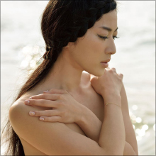 八反安未果、セミヌード＆極小ランジェリー姿を披露！　「あの人は今」状態からセクシー路線に挑んだワケ