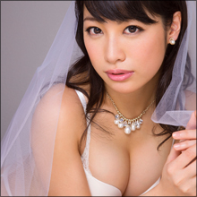 誰がために戦う!?　超多忙大人気キカタン女優は器量よし＆働き者の“大和撫子”だ！