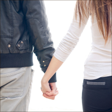 初恋のコがアソコをいじられて乱れている…AVデビューした幼馴染との忘れられない一夜