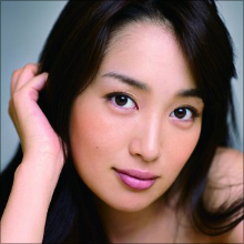 凛とした美しさを持つ若手女優・高梨臨、朝ドラブレイクでドラマにCMに大活躍！