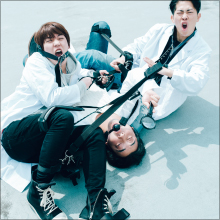 M字開脚やエビ反り、ドア吊りなど…さまざまな羞恥ポーズにジャングルポケットがチャレンジ？