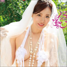 布面積が極小の“エロ仕様”ウェディングドレスも披露！　世界レベルのモデルがまたひとり、グラビア界に進出!!