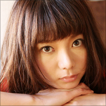 頭を抱え舌をペロリ…女優・森カンナの男心をくすぐる仕草が可愛すぎると話題に