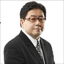 秋元康、AKB新グループ構想を明かす一方で「引退」におわせる発言…時代の寵児が選んだ引き際のタイミング