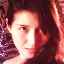 橋本マナミ、愛人から女王様へ！　鞭を片手に和風のボンテージ衣装披露