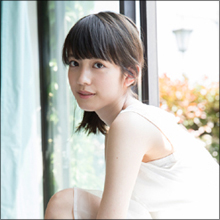 正統派美少女・松田るか、初グラビアで披露した55cmの美クビレとスレンダーな美脚が話題に!