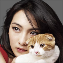 知英、バラエティで大勝利!?　ミニスカ美脚と一生懸命なトークでファンを魅了！