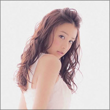 山本美月、抜群のスタイルと癒し系の魅力でCMも女優業も絶好調！