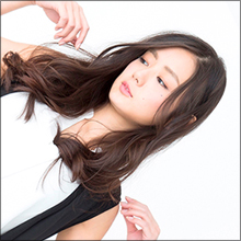 新グラビア女王と話題の片山萌美、ランジェリー＆ビキニの王道カットに絶賛の声