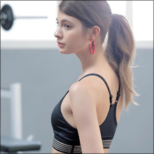 セクシーで知的…3つのファッション誌同時登場のマギー、異なる魅力に絶賛の声！