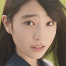 下がり眉の困り顔が最高にキュート！　国民的美少女・高橋ひかる、最新CMで小悪魔な魅力