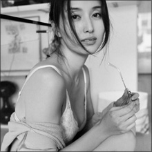 愛人役初挑戦で注目の橋本マナミ、コントでも過激な“胸揉みマッサージ”披露！