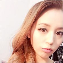 NY留学から戻った平野綾、セクシーすぎる金髪イメチェン