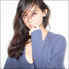 15歳にしてケタ違いの色気！　新人モデル・小林サラ、アルマーニも注目する逸材にネットからも大絶賛