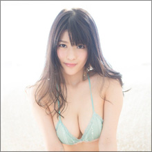 【女性タレントSNSセクシー】肉感的な“むっちり”ボディ