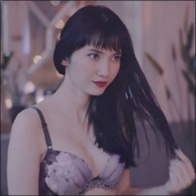 市川紗椰、豊かな胸の谷間がセクシーなブラ姿！　キャスター業では流暢な英語披露