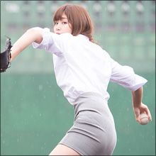 稲村亜美、ローションまみれのセクシーハプニング! むっちりボディと高い運動能力で話題に