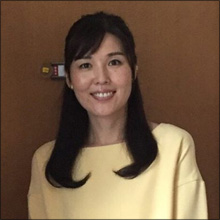 号泣お天気キャスター・岡田みはる、胸の谷間があらわなセクシー天気予報で話題に