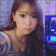 重盛さと美、谷間チラ見せセクシーショット! キュートな姿でファン魅了