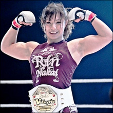 究極の肉体美! 総合格闘家・中井りん、マッスルグラビアがセクシーすぎると大評判