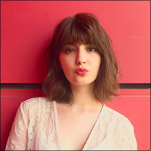 大胆イメチェンのマギー、セクシーすぎる胸チラにファン釘づけ