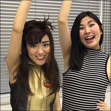 熟女感漂う美脚と抜群ボディ! バブリーな超ミニスカ衣装のレースクイーン芸人・ORIE