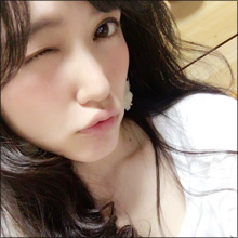 美脚を見せつけ美乳をチラリ! 極上スタイルを誇る関西のフリーアナ・三島ゆかり