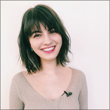 マギー、ふんわり美乳に熱視線！　オタク美少女風のメガネっ子姿も大好評