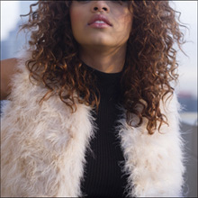 エロ体験談：世界中を旅する黒人女性に“味見”される