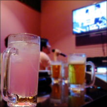 エロ体験談：酒乱美女にチンチンを品定めされた合コン