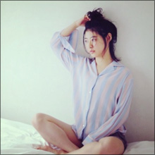 瀧本美織、公式カレンダーで艶っぽい姿！　メイキング映像では真っ白な美脚を大胆露出