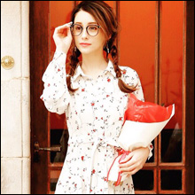 ダレノガレ明美、花柄のワンピース姿で乙女アピールも…深夜番組では相変わらずの毒舌