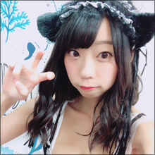 青山ひかる、猫の日にフィーバー状態！　野生児猫娘の画像がTwitterにアップされまくる