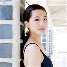 紅白「天然司会」に賛否も…綾瀬はるかが業界で愛される理由