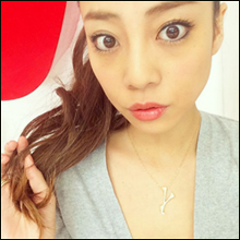 あびる優、婚活テク実践で胸チラ!?　夫・才賀紀左衛門との変わらぬラブラブっぷりに「こんな夫婦になりたい」の声も