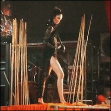 菜々緒、華麗なムチさばきに「似合いすぎる」と絶賛の声！　女王様キャラでドM男性から支持高騰