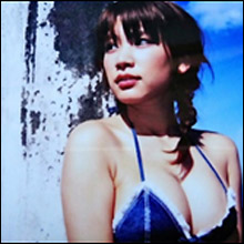 久松郁実、黒チャイナ服で大人セクシーグラビア！　Fカップ乳の谷間を大胆露出したオフショットも好評