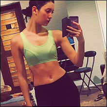 菜々緒、セクシーすぎるスポーツブラ姿を公開！　意外な一面で好感度も急上昇中