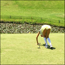 青山めぐ、ゴルフウェアでセクシーすぎるパンチラ！　大反響の『月曜から夜ふかし』に再登場で話題に