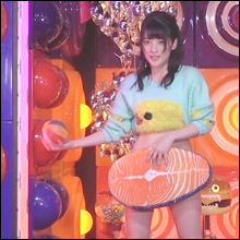 非公開: 神谷えりな、下半身丸出しで股間にモザイク!? アイドルの限界超えた裸芸動画に大反響