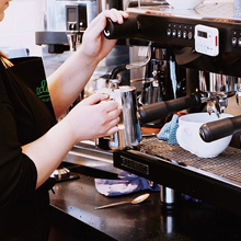 エロ体験談：バイトの子に言い寄られた社員の羨ましいエロ話