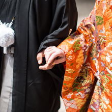 わけもわからず２人の男と結婚する羽目になった21歳美女